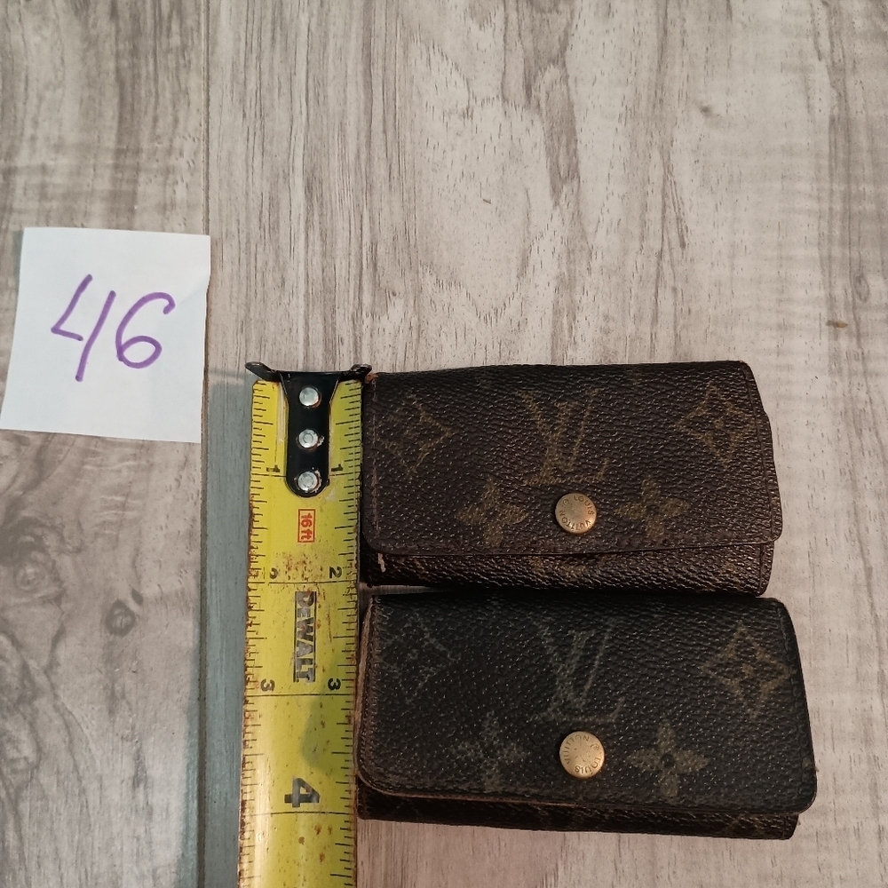 Authentic Louis Vuitton Monogram 2 Key Case Holders 4 Key - Picture 13 of 13
